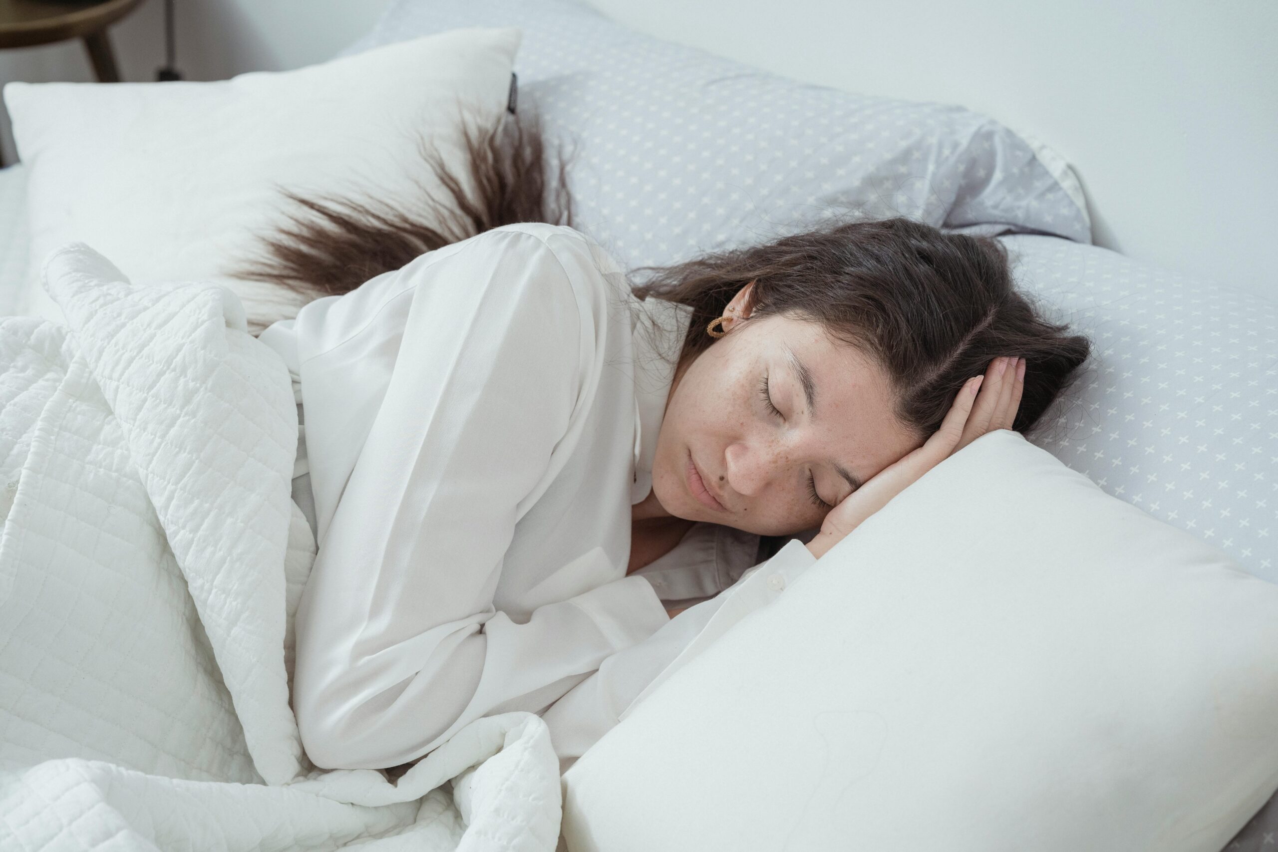 You are currently viewing How to Reprogram Your Subconscious Mind While Sleeping: The 3-Step Night Command